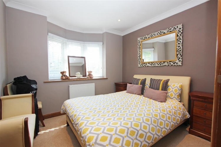 Images for Glebe Hyrst, South Croydon