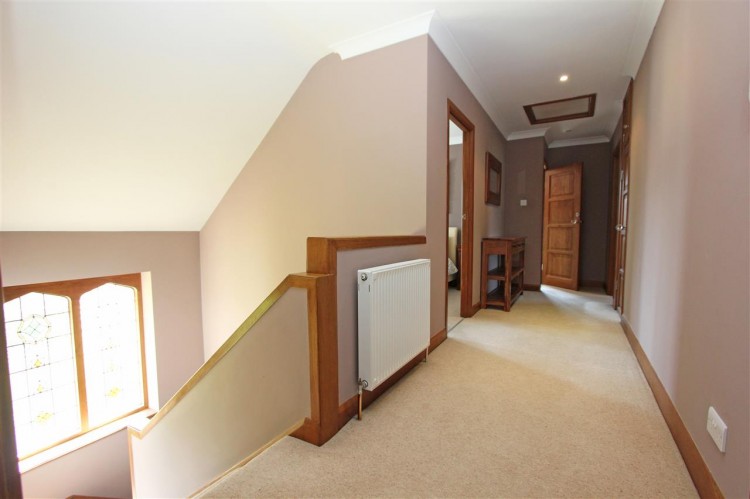 Images for Glebe Hyrst, South Croydon
