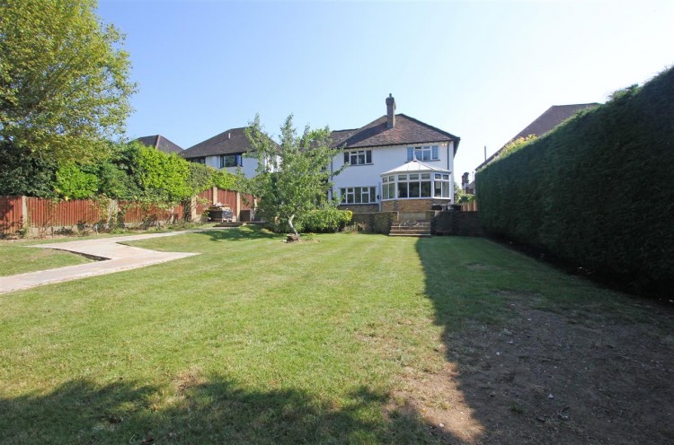 Images for Glebe Hyrst, South Croydon