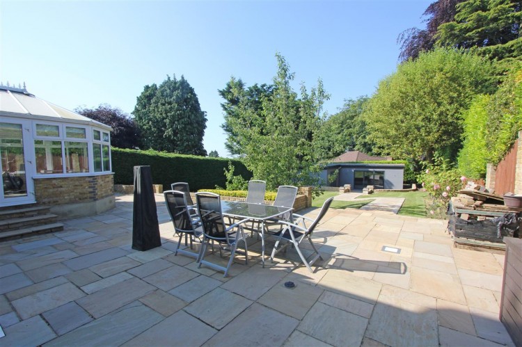 Images for Glebe Hyrst, South Croydon