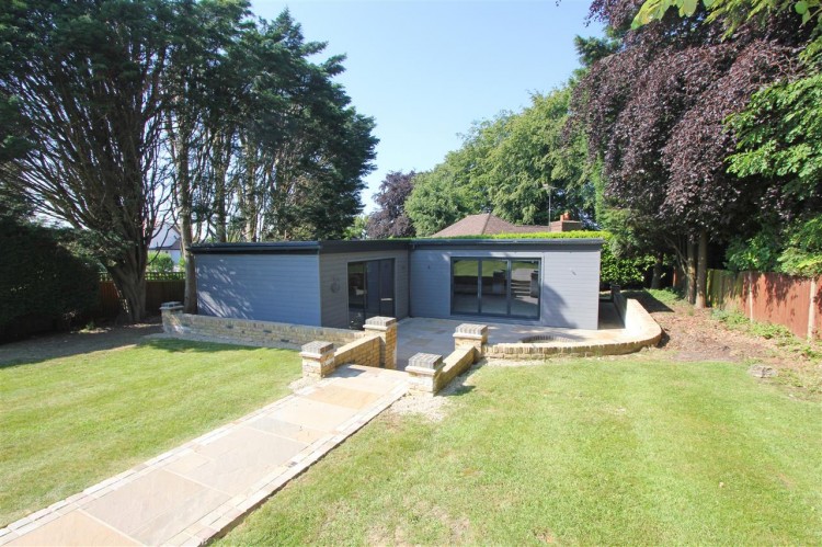 Images for Glebe Hyrst, South Croydon