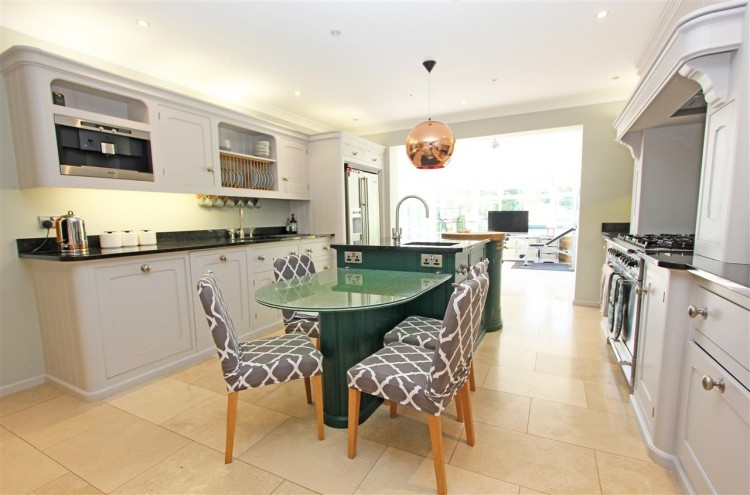 Images for Glebe Hyrst, South Croydon