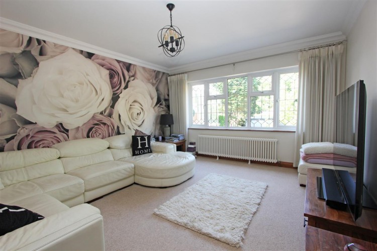 Images for Glebe Hyrst, South Croydon