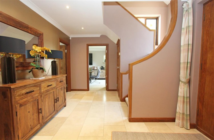 Images for Glebe Hyrst, South Croydon