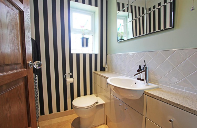 Images for Glebe Hyrst, South Croydon