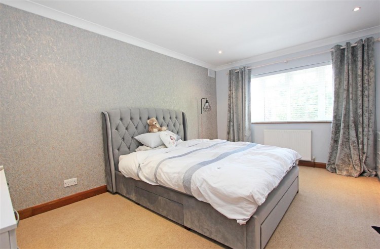 Images for Glebe Hyrst, South Croydon