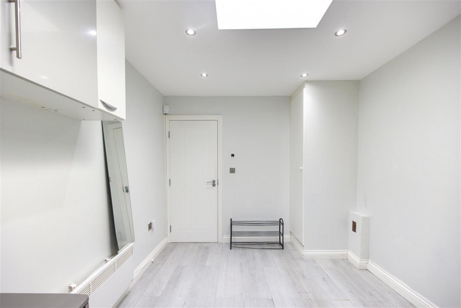 Images for Brighton Road, South Croydon EAID:TT BID:JDE1