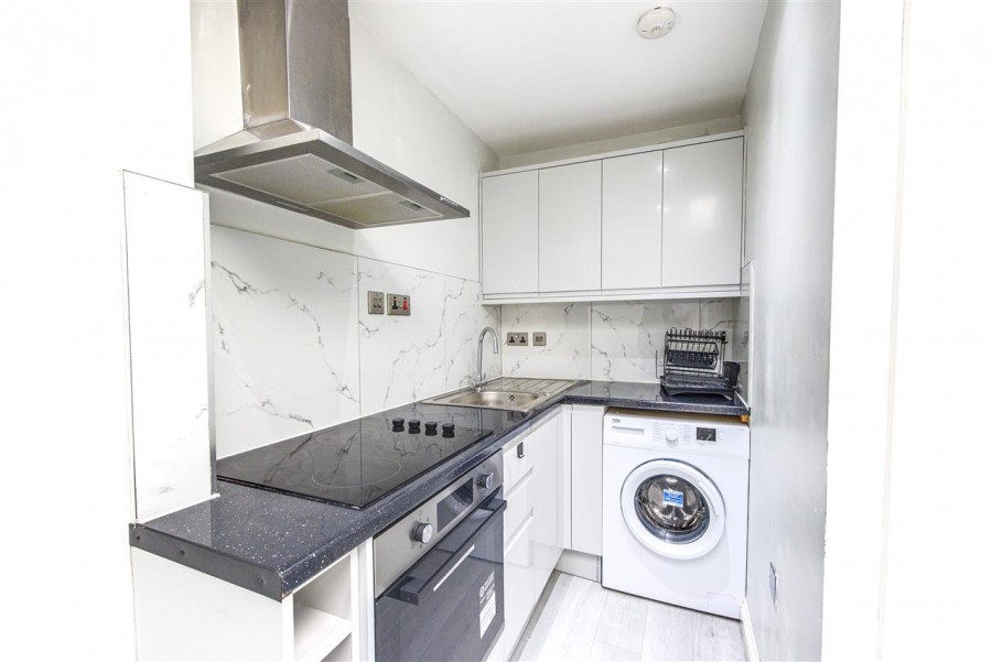 Images for Brighton Road, South Croydon EAID:TT BID:JDE1