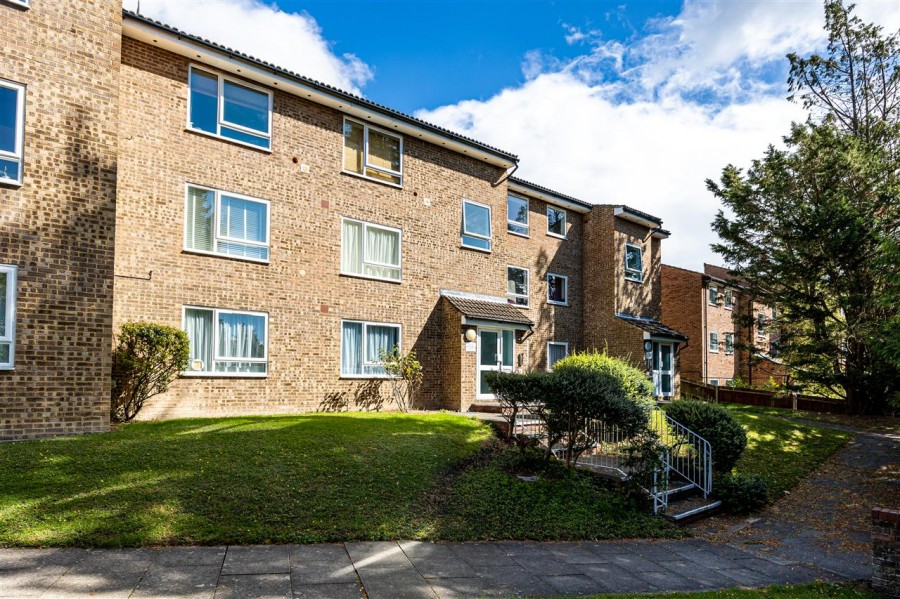 Images for Montana Close, South Croydon EAID:TT BID:JDE1