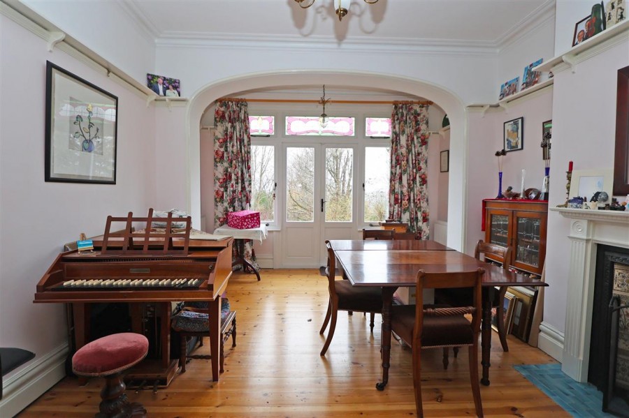 Images for Heathhurst Road, South Croydon EAID:TT BID:JDE1