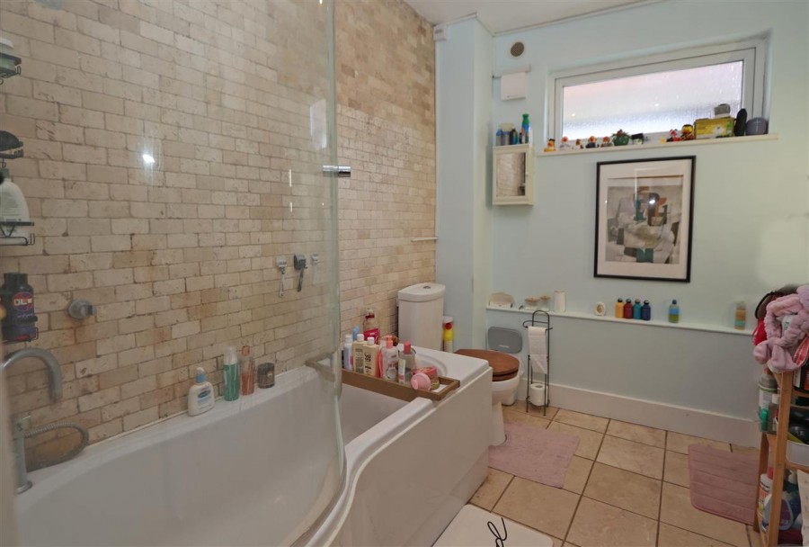 Images for Birdhurst Rise, South Croydon EAID:TT BID:JDE1