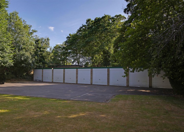 Images for The Crescens, 120 Sanderstead Road, South Croydon