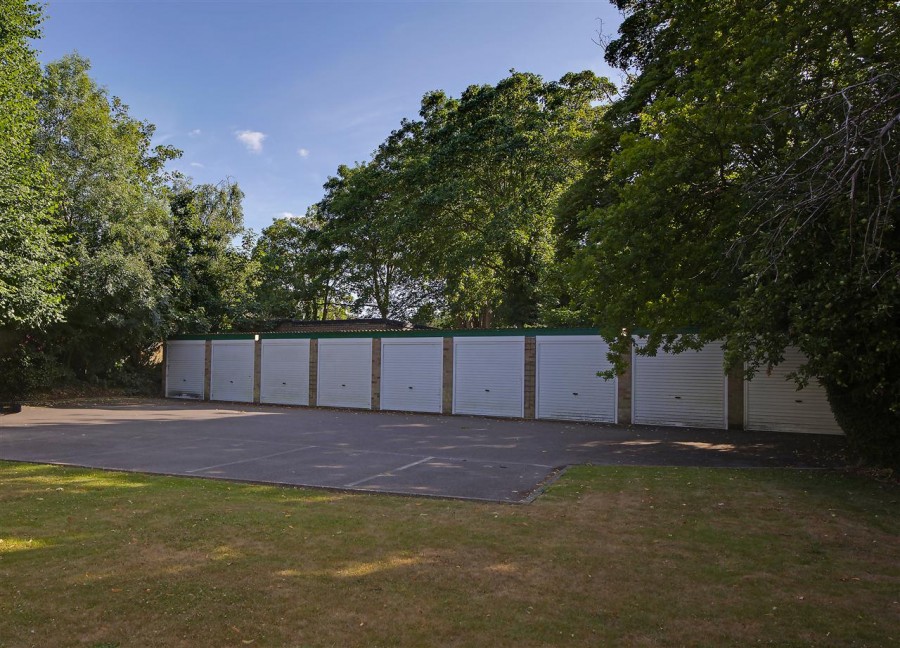 Images for The Crescens, 120 Sanderstead Road, South Croydon EAID:TT BID:JDE1