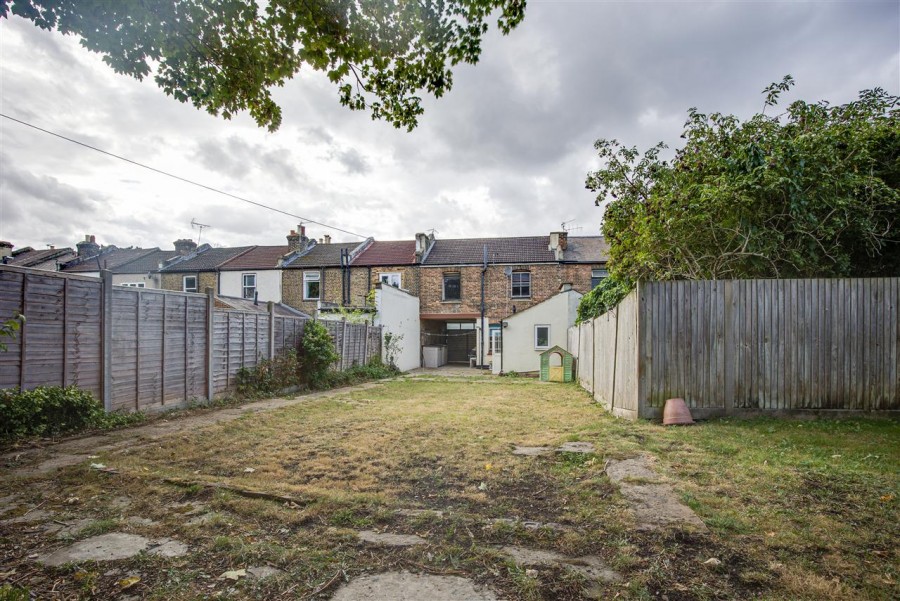 Images for Bynes Road, South Croydon EAID:TT BID:JDE1
