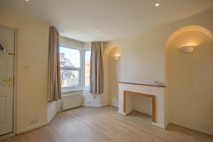 Images for St Peters Street, South Croydon EAID:TT BID:JDE1