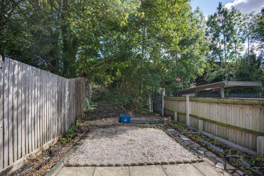 Images for St Peters Street, South Croydon EAID:TT BID:JDE1
