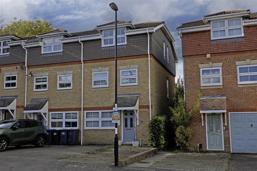 Images for Hamond Close, South Croydon EAID:TT BID:JDE1