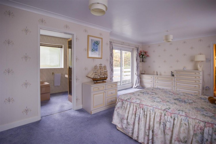 Images for Hollingsworth Road, Croydon