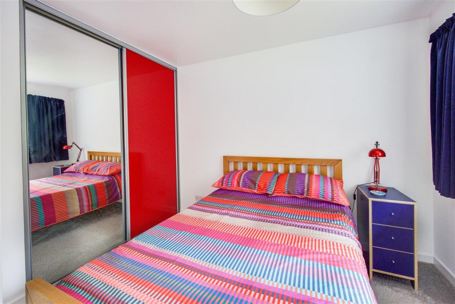 Images for Hollingsworth Road, Croydon EAID:TT BID:JDE1