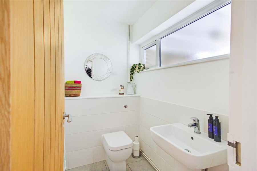 Images for Hollingsworth Road, Croydon EAID:TT BID:JDE1