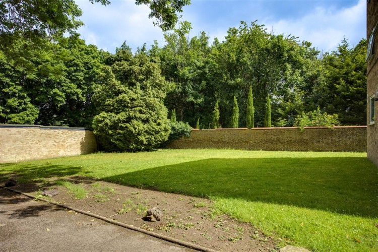 Images for Westleigh Court, 28 Birdhurst Road, South Croydon